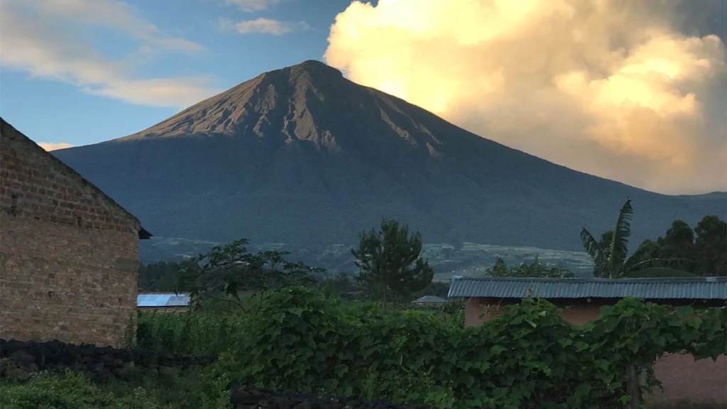 Hiking-mount-muhabura-volcano-1200x675